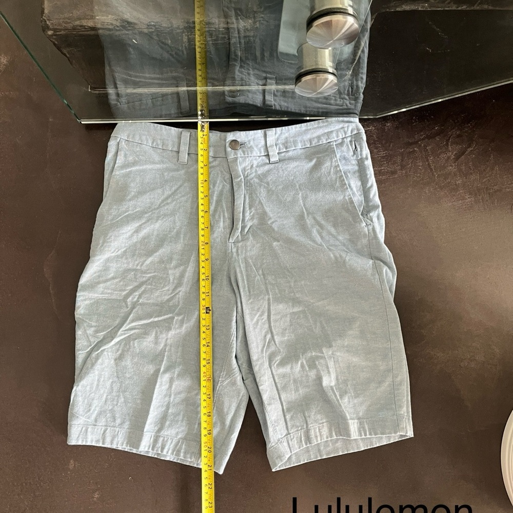 lululemon athletica Men's Soft Gray Flat Front Shorts